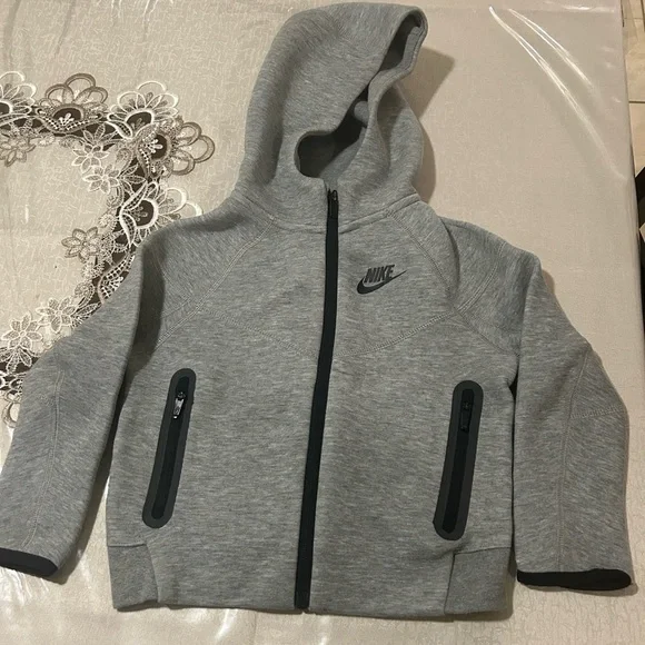 Worn 2X Nike Tech Kids' Gray and Black Hoodie & Sweat Set - Size 3T - Picture 3 of 10